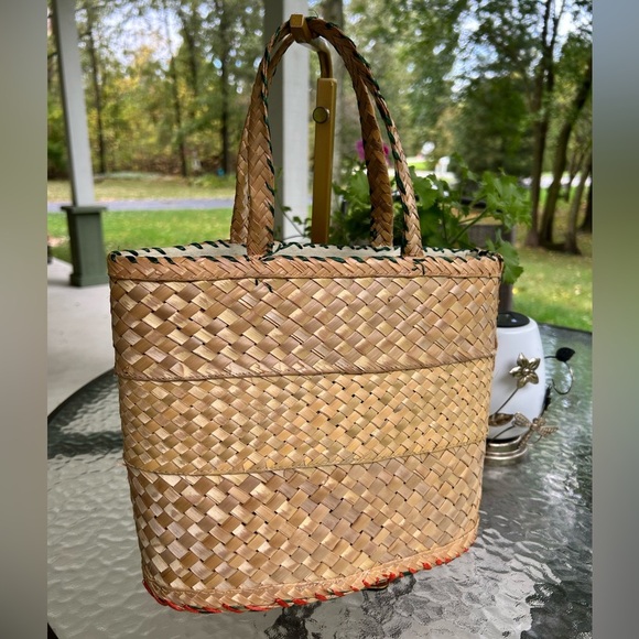 Vintage 1960 straw tote bag with embroidery flowers, fruit. - Picture 3 of 4
